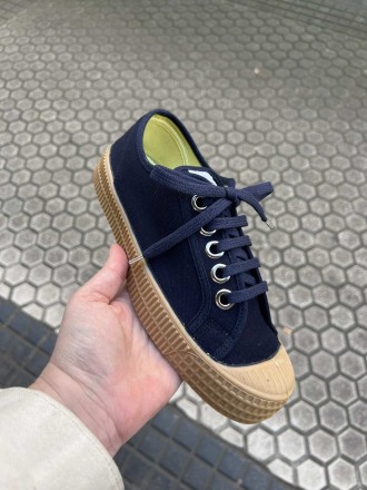 zapatilla marino