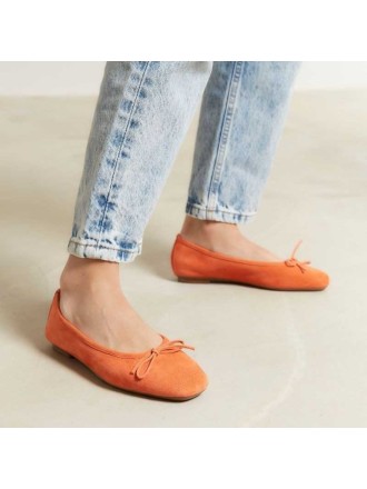 Bailarina ante albaricoque