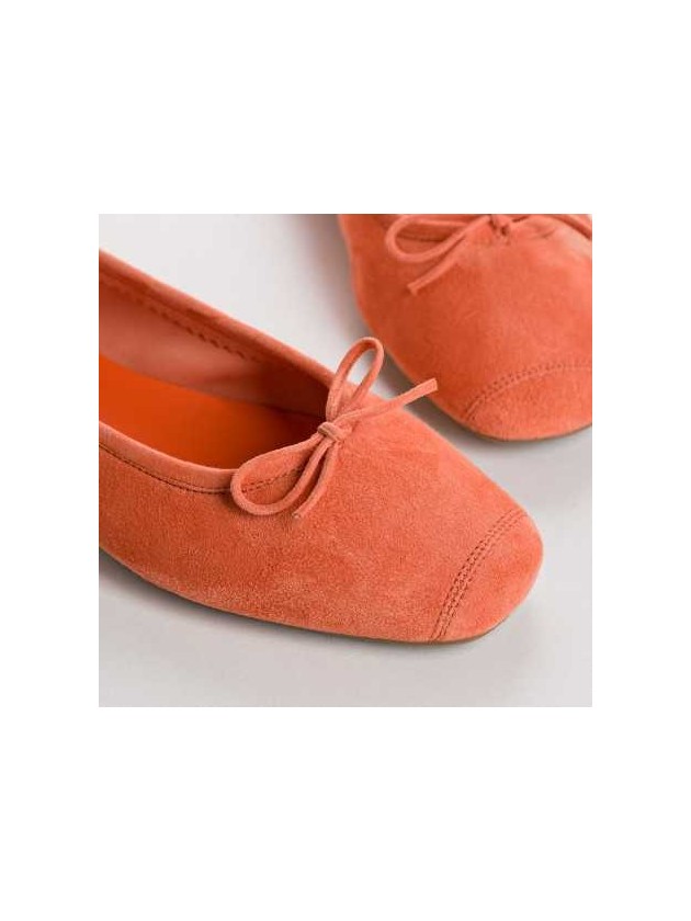 Bailarina ante albaricoque