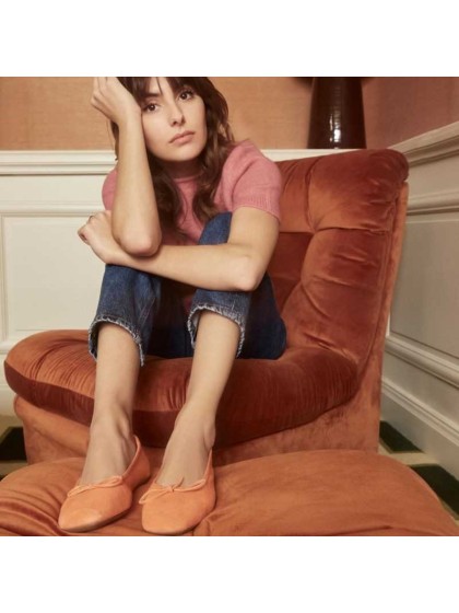 Bailarina ante albaricoque