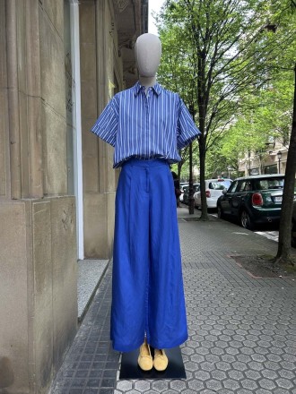 Pantalón azul klein