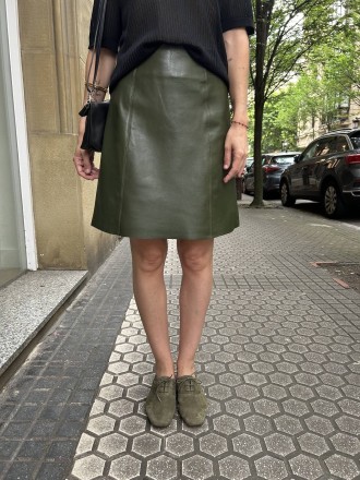 Falda verde cuero