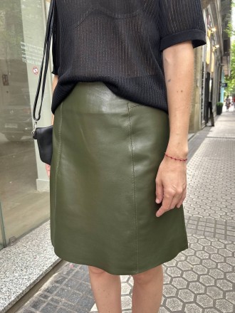 Falda verde cuero 2