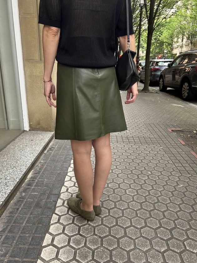 Falda verde cuero