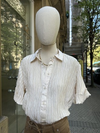 Camisa plisada cruda