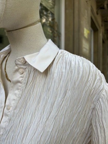 Camisa plisada cruda
