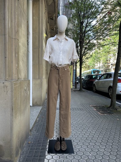 Camisa plisada cruda