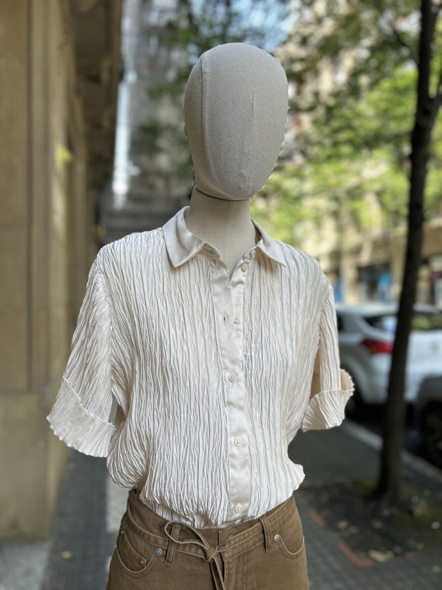 Camisa plisada cruda
