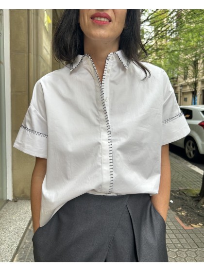 Camisa con pespunte