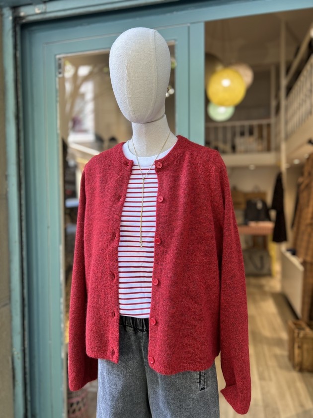 Camiseta rayitas rojas