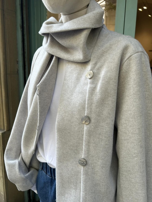 Chaqueta corta gris clara