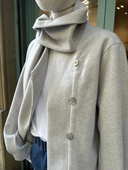 Chaqueta corta gris clara