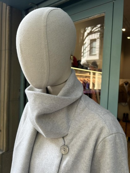 Chaqueta corta gris clara