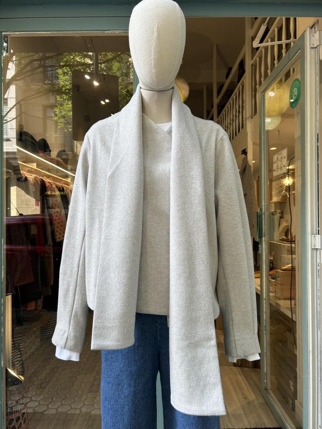 Chaqueta corta gris clara