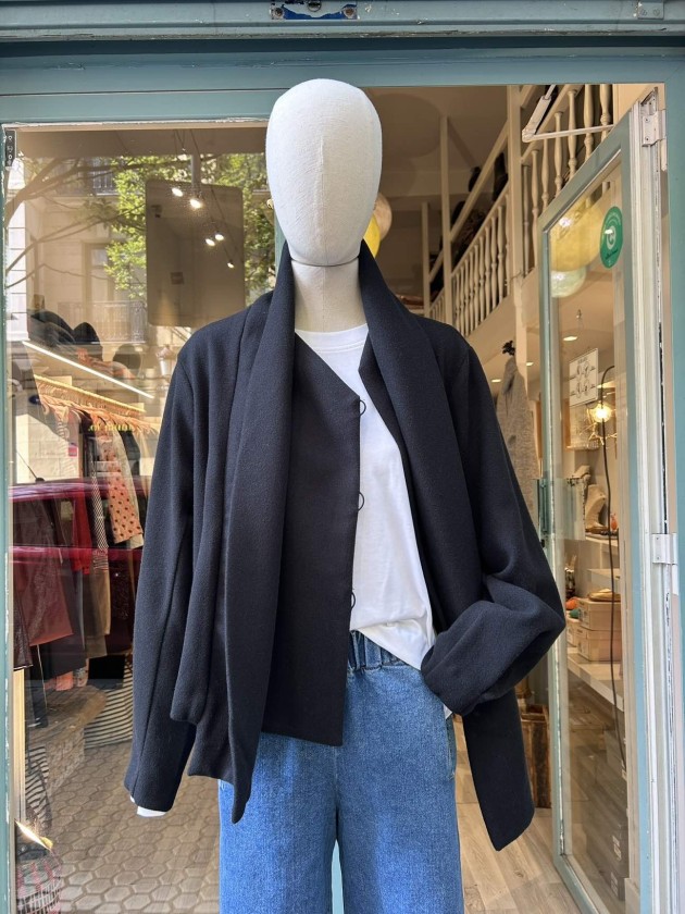 Chaqueta corta negra