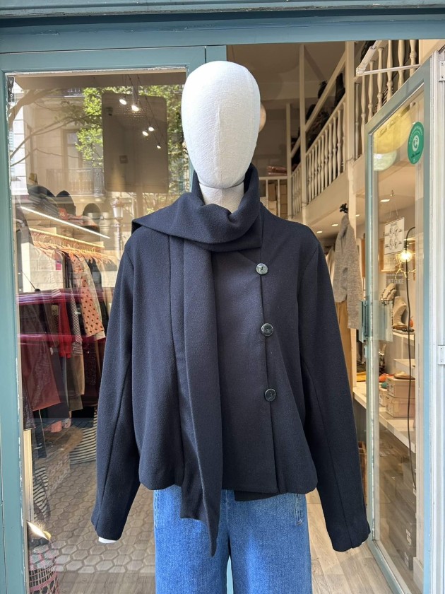 Chaqueta corta negra