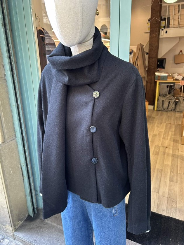 Chaqueta corta negra