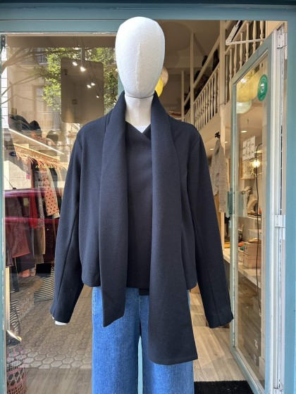 Chaqueta corta negra