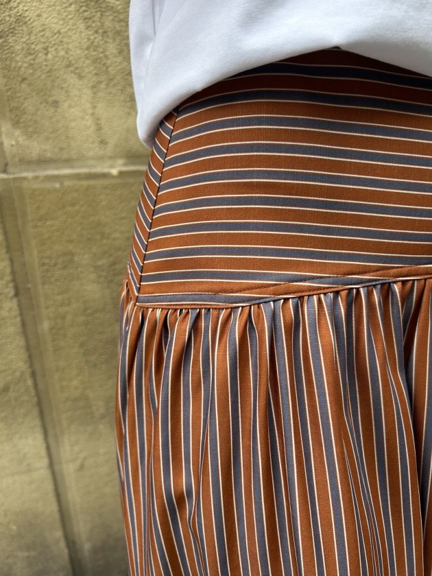 Falda raya café/gris