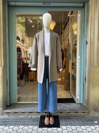 Abrigo marrón grisáceo