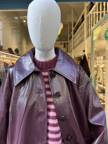 Gabardina charol burdeos