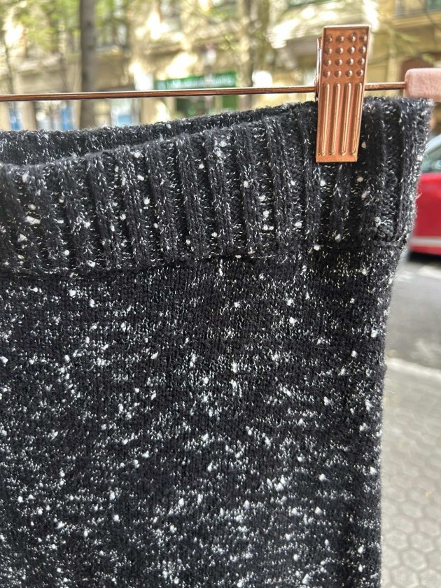 Falda negra jaspeada