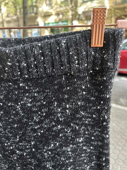 Falda negra jaspeada