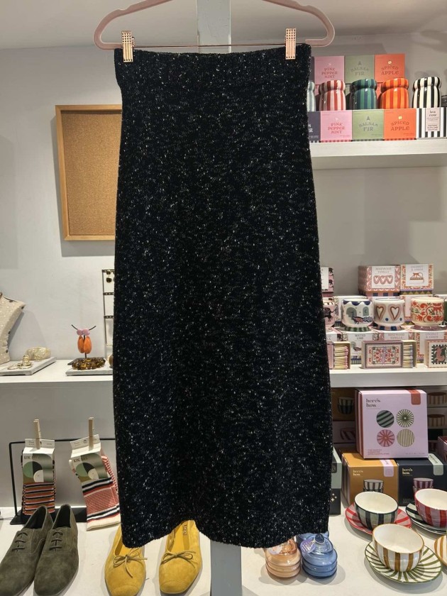 Falda negra jaspeada