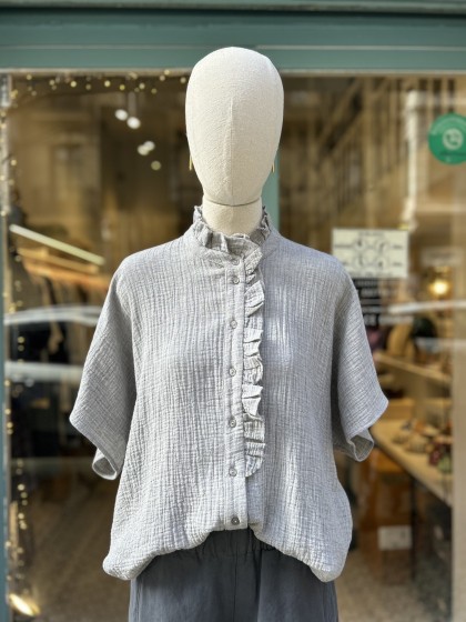 Camisa volante gris